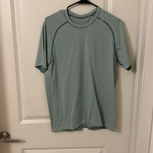 Men’s lulu lemon t shirt